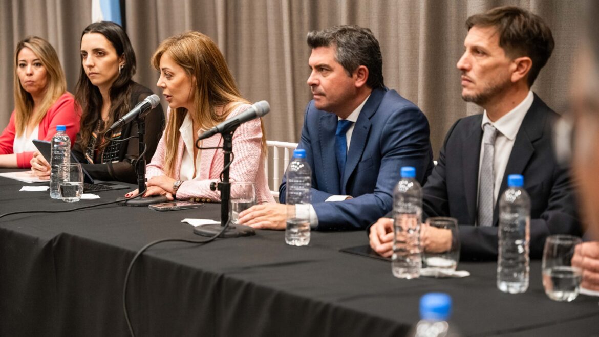Gobernadores mineros viajan junto con Flavia Royón a Alemania en busca de inversiones