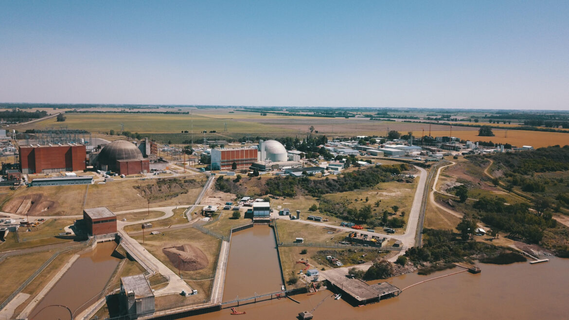 “Están desesperados por conseguir un par de dólares”: fuerte malestar por la privatización de Nucleoeléctrica